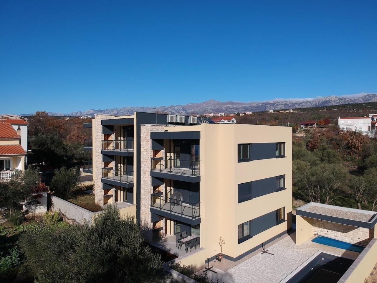 Ferienwohnung Mit Beheiztem Pool, 60 M Vom Strand Maslenica Exteriör bild