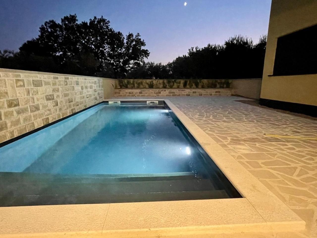 Ferienwohnung Mit Beheiztem Pool, 60 M Vom Strand Maslenica Exteriör bild